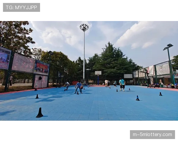 芝加哥天空举办青少年篮球训练营，推广女子篮球运动发展